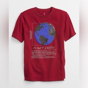 GAP Boys Earth T-shirt. Size Big Boy Large. Red.